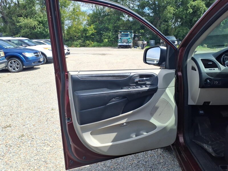 2019 Dodge Grand Caravan SE - Photo 8 - Carmichaels, PA 15320