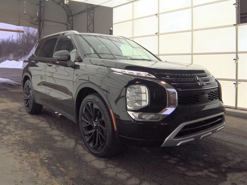 2022 Mitsubishi Outlander SEL  