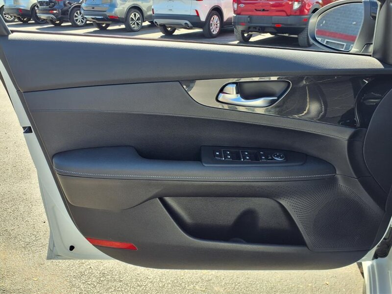 2023 Kia Forte GT-Line   - Photo 10 - Carmichaels, PA 15320