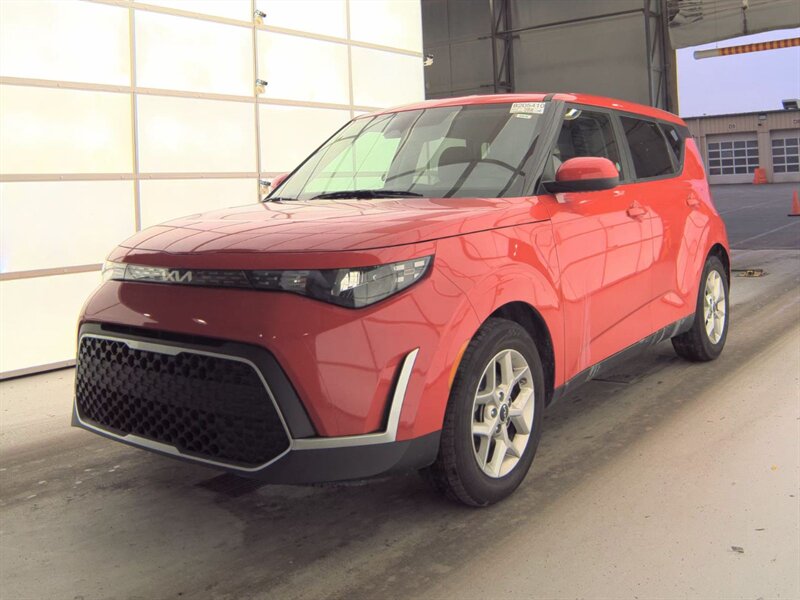 2024 Kia Soul LX's photo