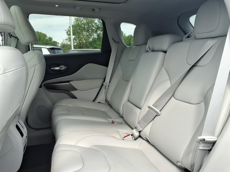 2020 Jeep Cherokee Limited - Photo 8 - Carmichaels, PA 15320