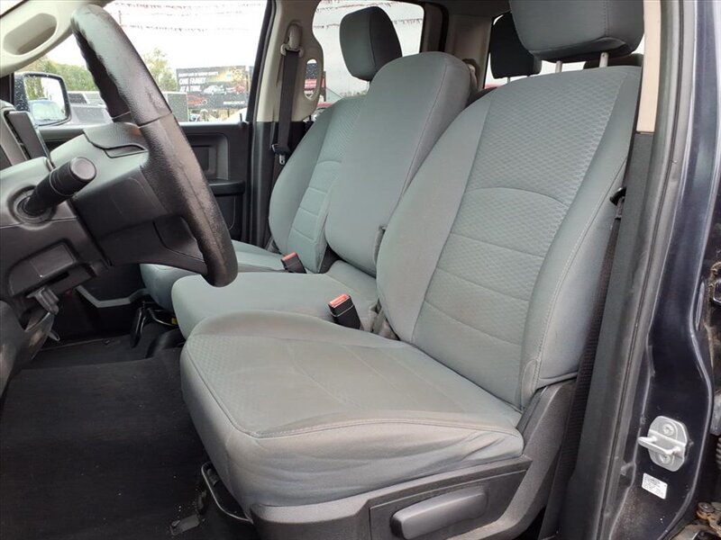 2017 RAM 1500 Express   - Photo 7 - Carmichaels, PA 15320