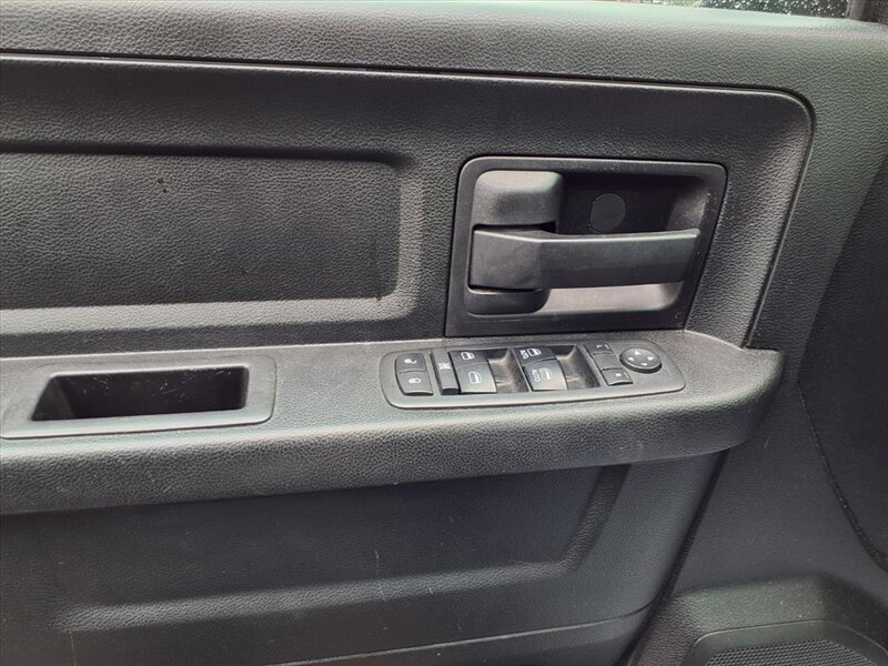 2017 RAM 1500 Express   - Photo 11 - Carmichaels, PA 15320