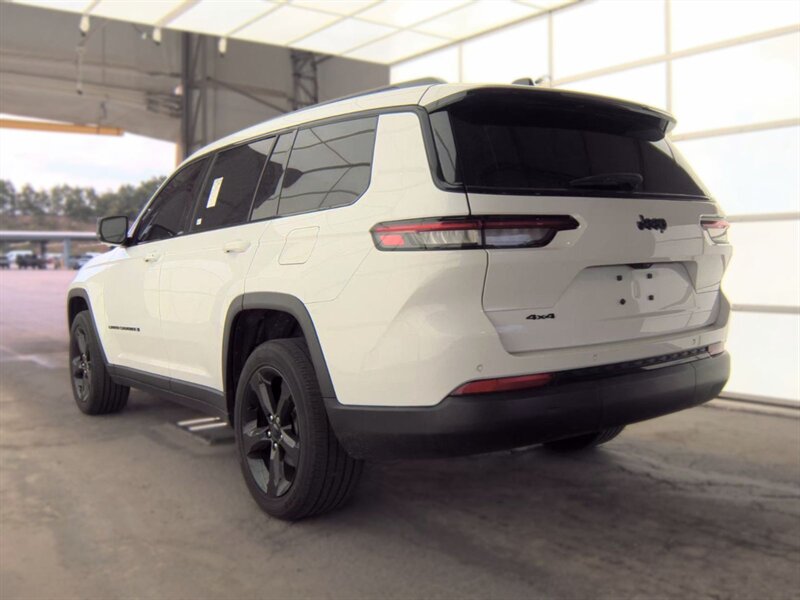 2023 Jeep Grand Cherokee L Altitude - Photo 9 - Carmichaels, PA 15320