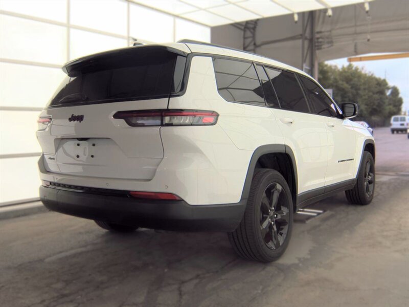2023 Jeep Grand Cherokee L Altitude - Photo 3 - Carmichaels, PA 15320