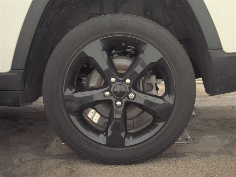 2023 Jeep Grand Cherokee L Altitude - Photo 8 - Carmichaels, PA 15320