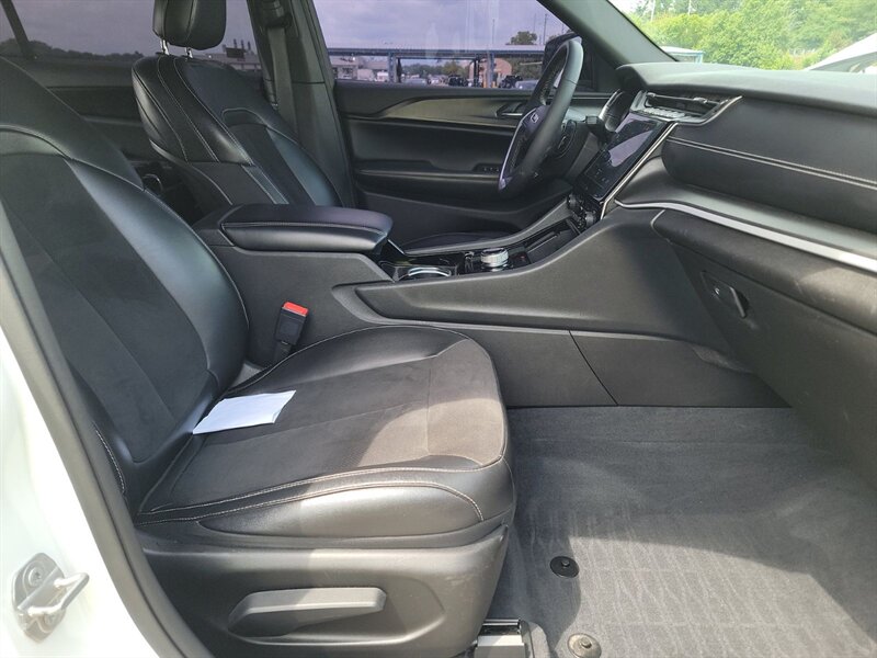 2023 Jeep Grand Cherokee L Altitude - Photo 13 - Carmichaels, PA 15320