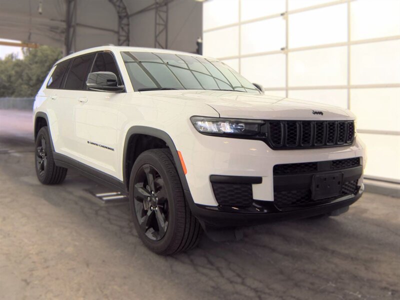 2023 Jeep Grand Cherokee L Altitude - Photo 2 - Carmichaels, PA 15320