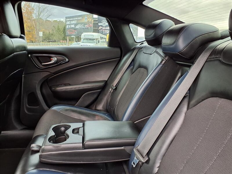 2015 Chrysler 200 S   - Photo 7 - Carmichaels, PA 15320