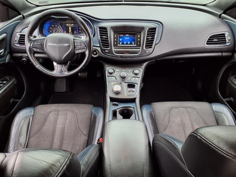 2015 Chrysler 200 S   - Photo 9 - Carmichaels, PA 15320