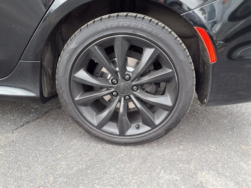 2015 Chrysler 200 S   - Photo 5 - Carmichaels, PA 15320