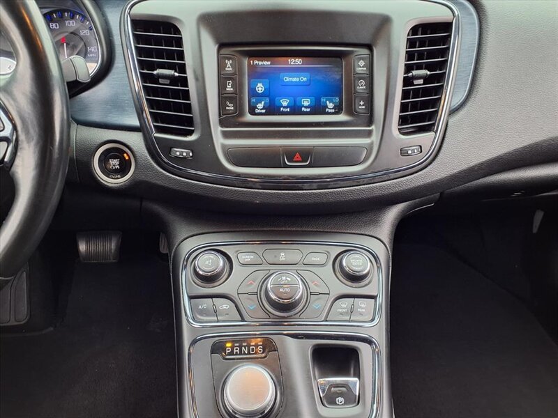 2015 Chrysler 200 S   - Photo 11 - Carmichaels, PA 15320