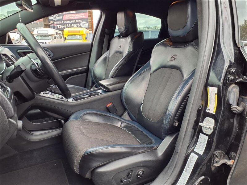 2015 Chrysler 200 S   - Photo 6 - Carmichaels, PA 15320