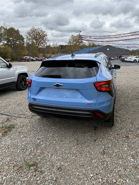 2024 Chevrolet Trax RS   - Photo 3 - Carmichaels, PA 15320