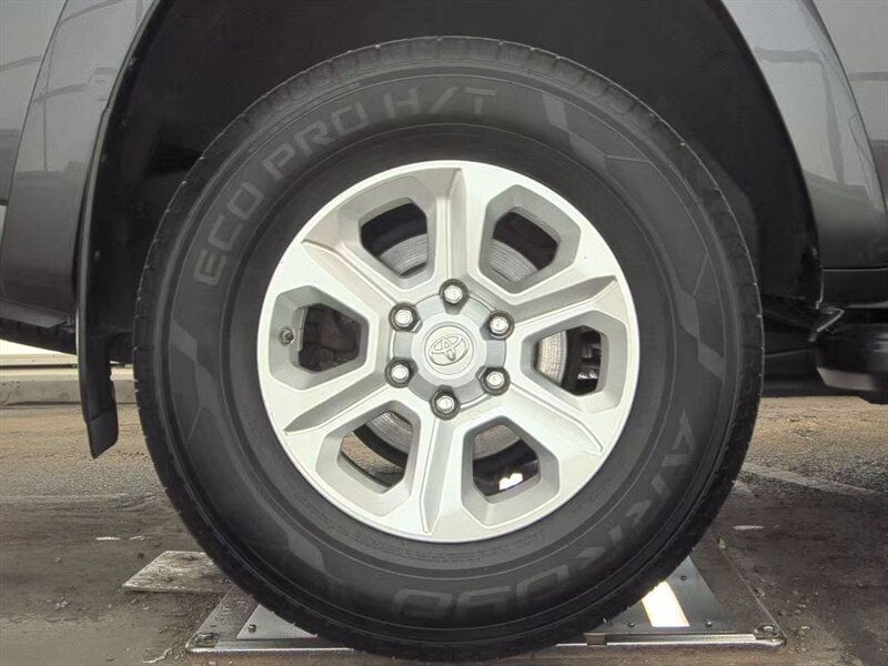 2015 Toyota 4Runner SR5 Premium - Photo 9 - Carmichaels, PA 15320