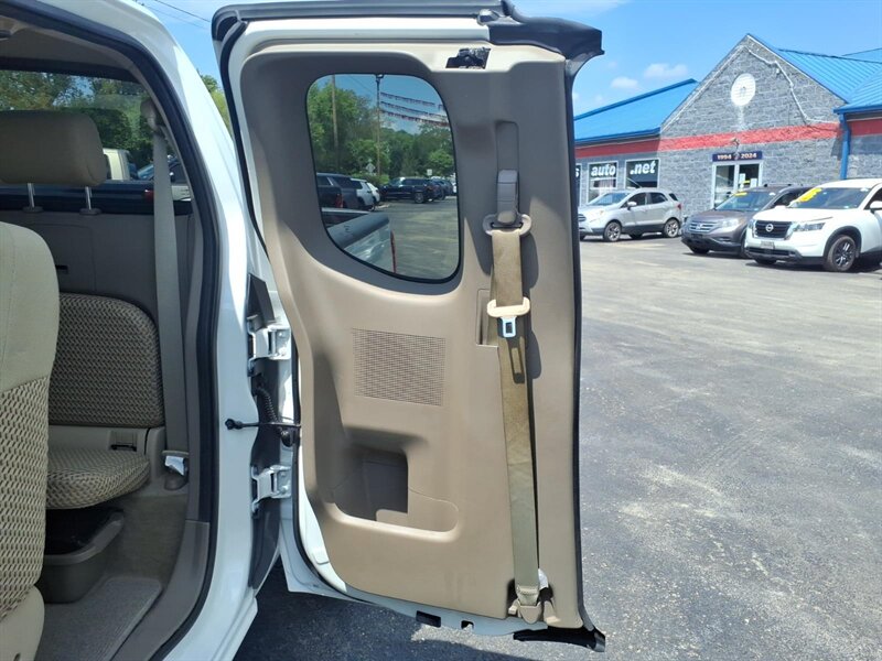 2016 Nissan Frontier SV V6 - Photo 9 - Carmichaels, PA 15320