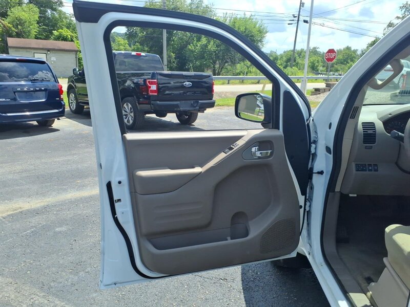 2016 Nissan Frontier SV V6 - Photo 7 - Carmichaels, PA 15320