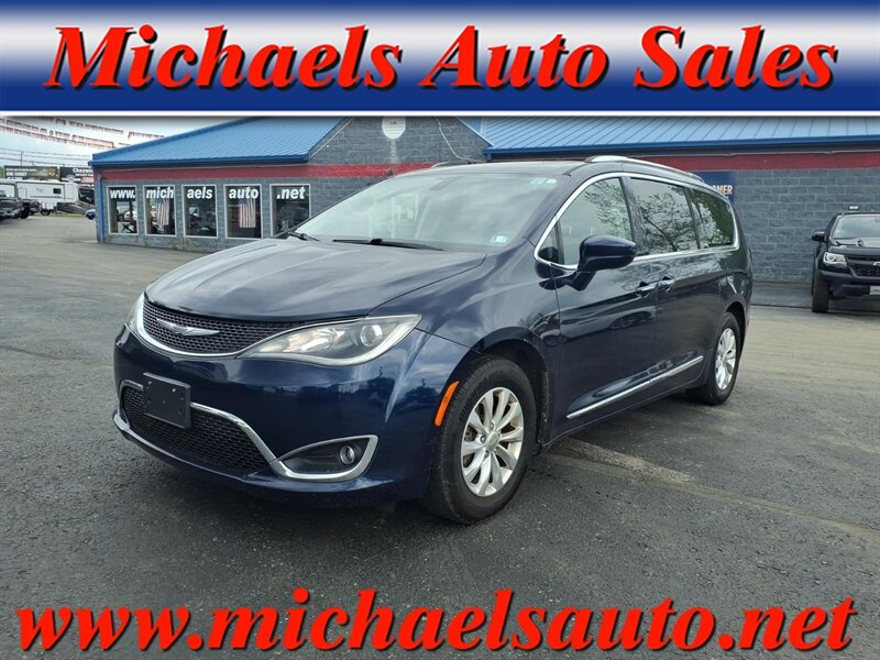 2019 Chrysler Pacifica Touring L's photo