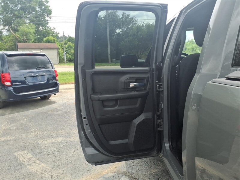 2022 RAM 1500 Classic Warlock - Photo 9 - Carmichaels, PA 15320