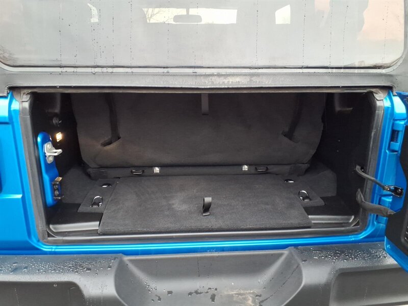 2023 Jeep Wrangler Sport S - Photo 9 - Carmichaels, PA 15320