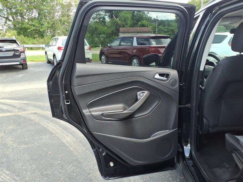 2017 Ford Escape SE - Photo 9 - Carmichaels, PA 15320