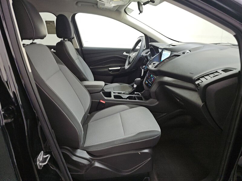 2017 Ford Escape SE - Photo 5 - Carmichaels, PA 15320