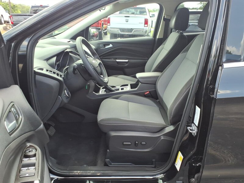2017 Ford Escape SE - Photo 8 - Carmichaels, PA 15320