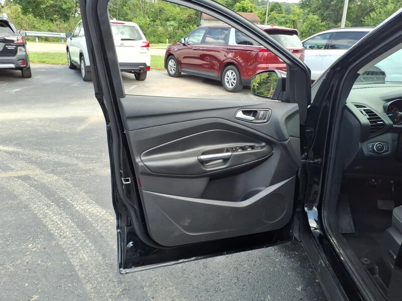 2017 Ford Escape SE - Photo 7 - Carmichaels, PA 15320