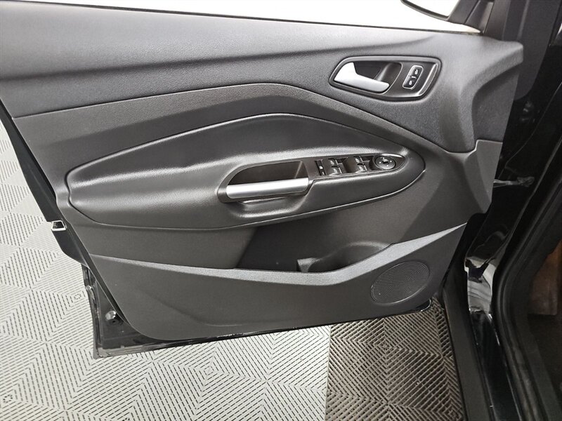 2017 Ford Escape SE - Photo 9 - Carmichaels, PA 15320