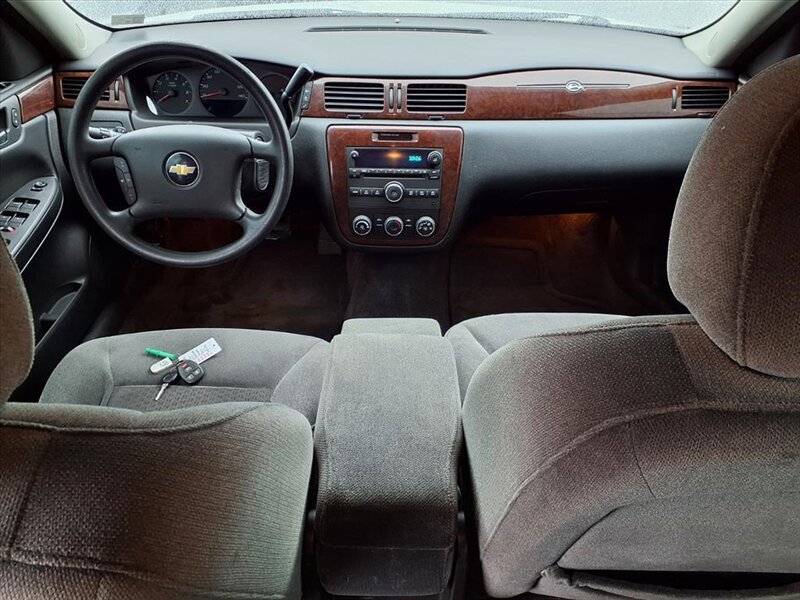 2011 Chevrolet Impala LS - Photo 8 - Carmichaels, PA 15320