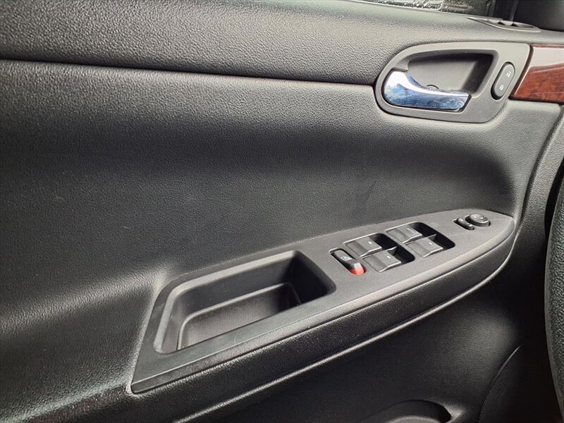 2011 Chevrolet Impala LS - Photo 9 - Carmichaels, PA 15320