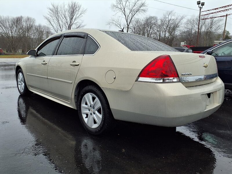 2011 Chevrolet Impala LS - Photo 3 - Carmichaels, PA 15320