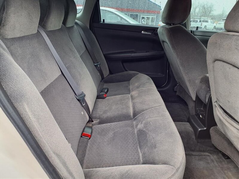 2011 Chevrolet Impala LS - Photo 7 - Carmichaels, PA 15320