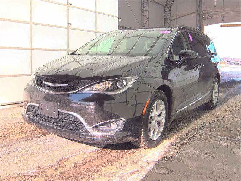 2017 Chrysler Pacifica Touring Plus   - Photo 1 - Carmichaels, PA 15320