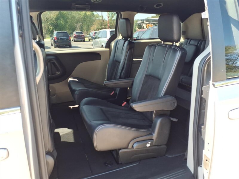 2019 Dodge Grand Caravan SXT - Photo 10 - Carmichaels, PA 15320