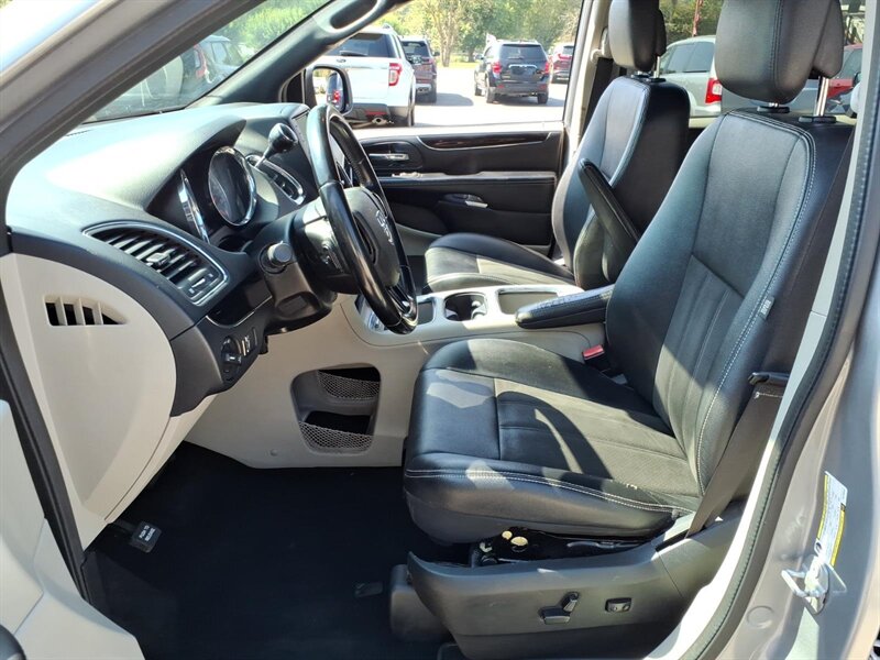 2019 Dodge Grand Caravan SXT - Photo 9 - Carmichaels, PA 15320