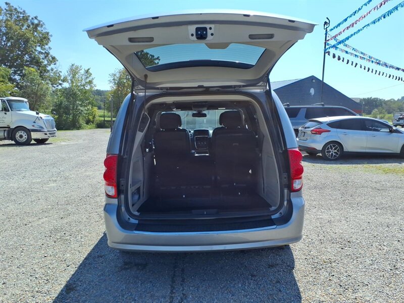 2019 Dodge Grand Caravan SXT - Photo 11 - Carmichaels, PA 15320