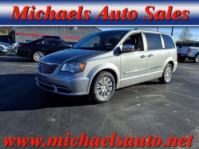 2015 Chrysler Town & Country Touring-L   - Photo 1 - Carmichaels, PA 15320