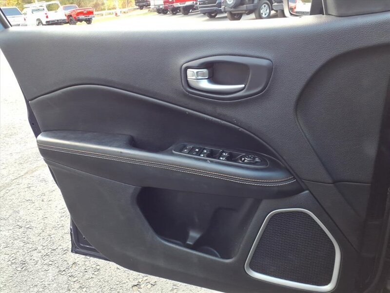 2018 Jeep Compass Latitude   - Photo 11 - Carmichaels, PA 15320