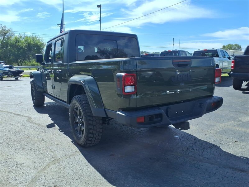 2022 Jeep Gladiator Willys - Photo 6 - Carmichaels, PA 15320