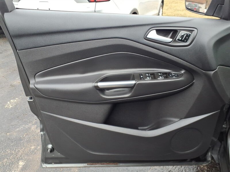 2017 Ford Escape Titanium - Photo 5 - Carmichaels, PA 15320