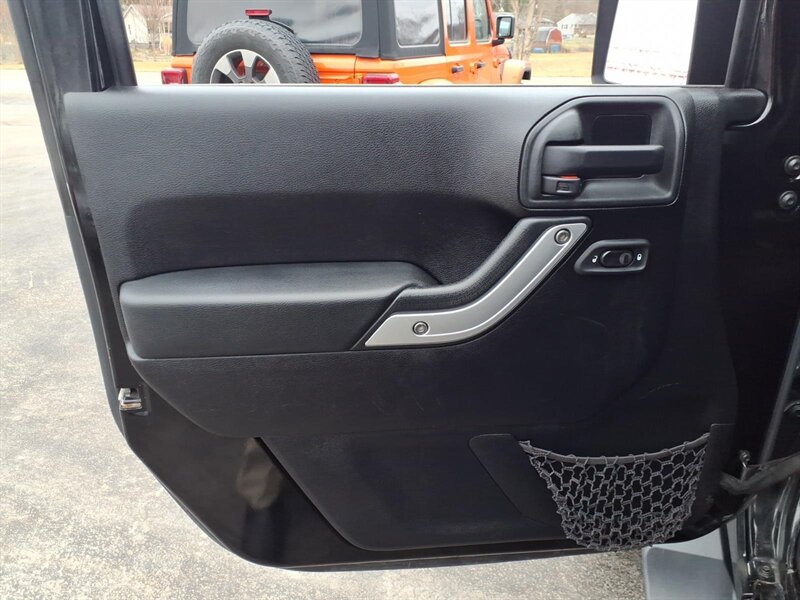 2014 Jeep Wrangler Sahara - Photo 6 - Carmichaels, PA 15320