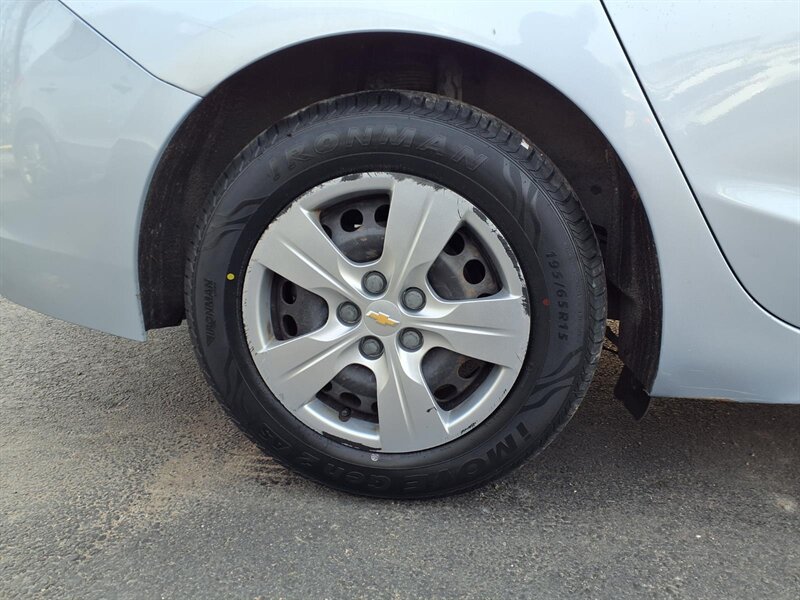 2017 Chevrolet Cruze LS Manual - Photo 4 - Carmichaels, PA 15320