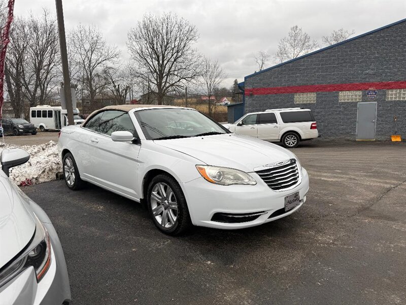 2012 Chrysler 200 Touring  