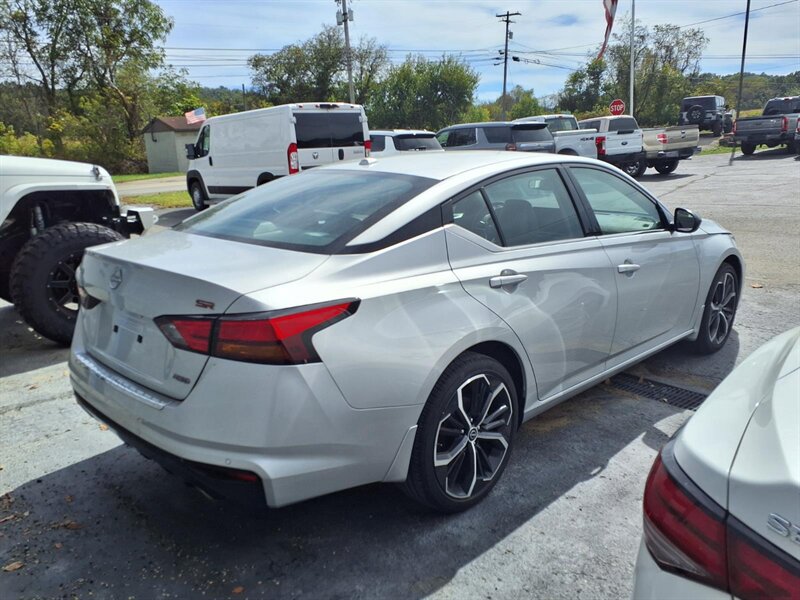2023 Nissan Altima 2.5 SR - Photo 6 - Carmichaels, PA 15320