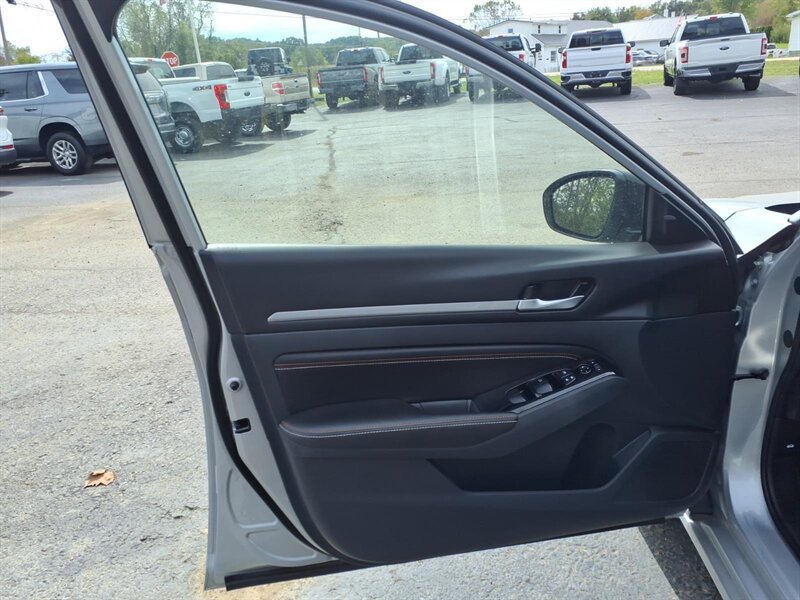 2023 Nissan Altima 2.5 SR - Photo 8 - Carmichaels, PA 15320