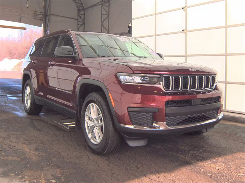 2023 Jeep Grand Cherokee L Laredo - Photo 2 - Carmichaels, PA 15320