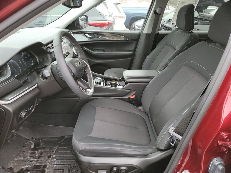 2023 Jeep Grand Cherokee L Laredo - Photo 10 - Carmichaels, PA 15320