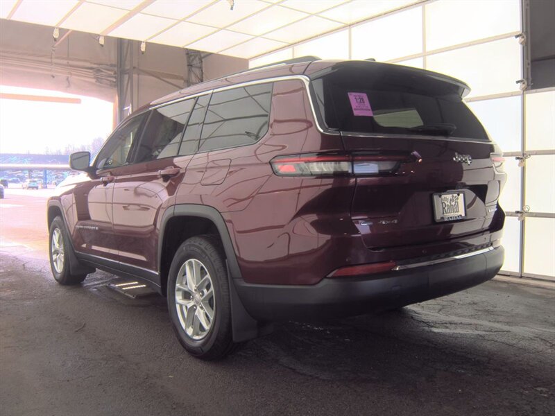 2023 Jeep Grand Cherokee L Laredo - Photo 4 - Carmichaels, PA 15320