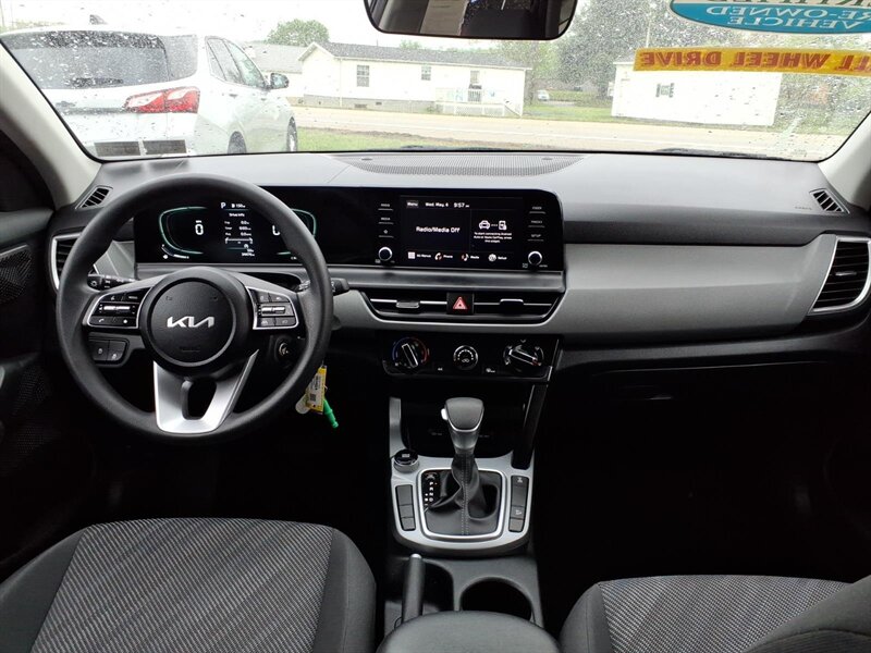 2024 Kia Seltos LX Certified Pre-Owned - Photo 9 - Carmichaels, PA 15320